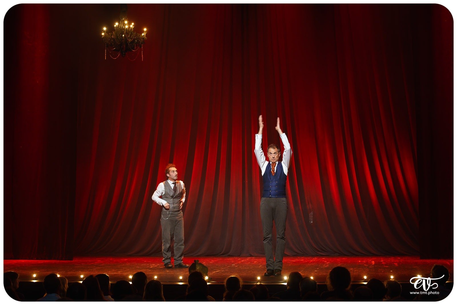 LA CLAQUE (FRED RADIX)